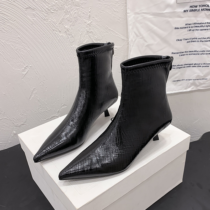 Kadınlar için Sivri Burunlu, P - Boots incelemesi ve fiyatı